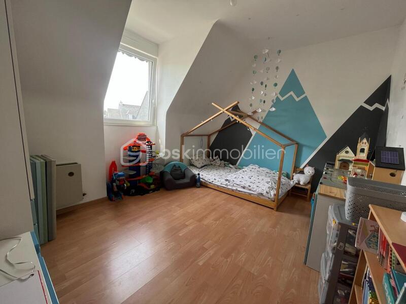 Maison traditionnelle - 103 m² - 6 pièces