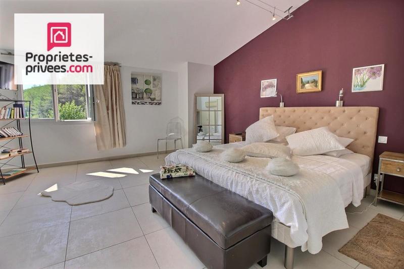 Villa - 240 m² - 7 pièces