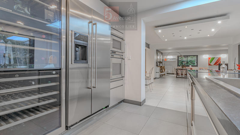 Maison - 400 m² - 8 pièces