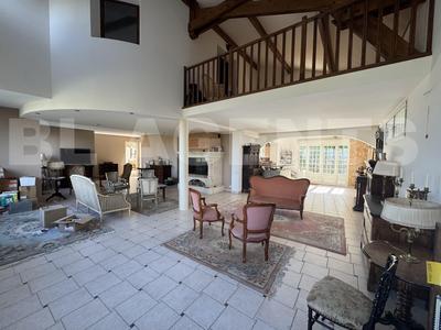 Maison - 300 m² - 8 pièces