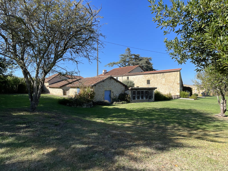 Maison - 417 m² - 8 pièces