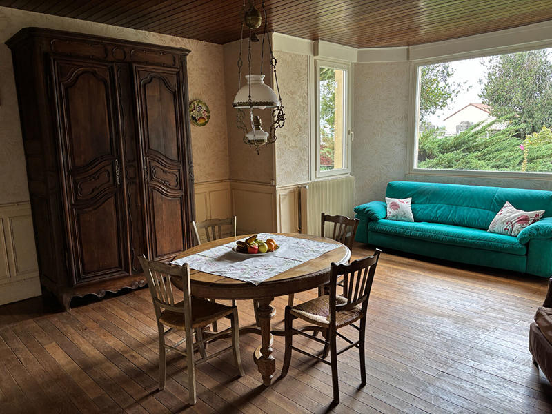 Maison - 236 m² - 8 pièces