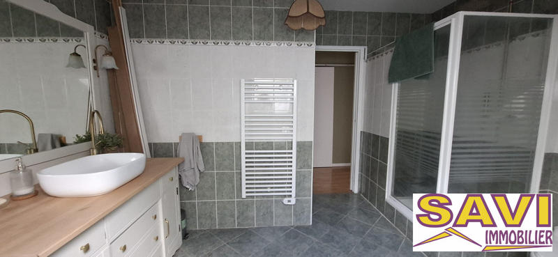 Maison - 217 m² - 8 pièces