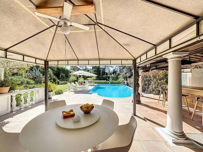 Maison - 266 m² - 8 pièces