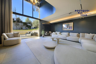 Maison - 360 m² - 6 pièces