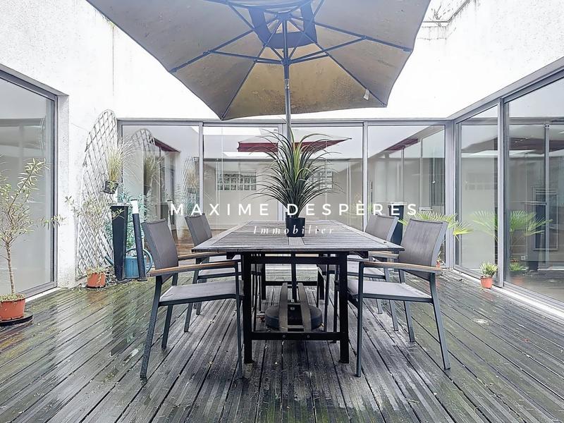 Loft - 325 m² - 6 pièces