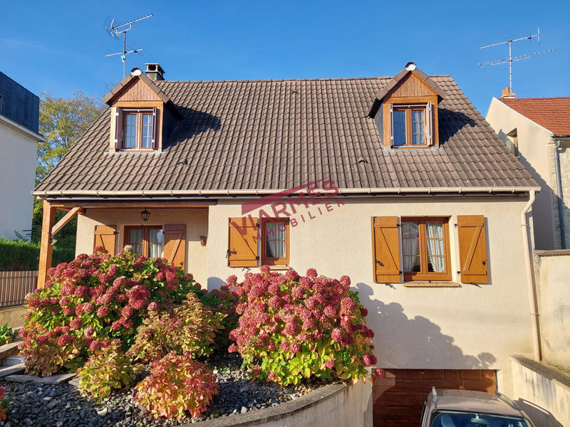 Maison - 90 m² - 5 pièces