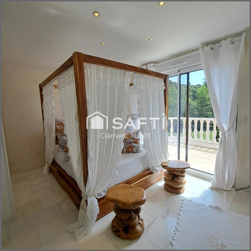 Maison - 213 m² - 7 pièces