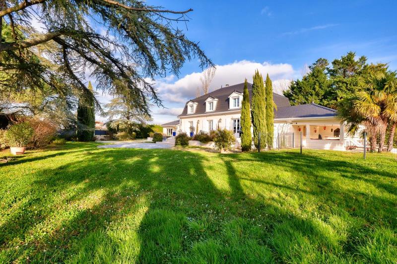 Maison - 285 m² - 6 pièces