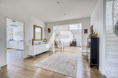 Maison - 240 m² - 6 pièces