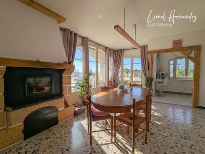 Maison - 238 m² - 9 pièces