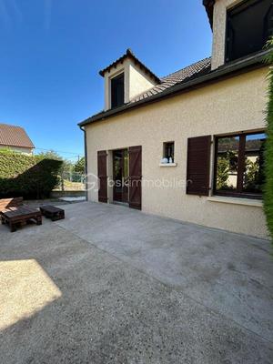 Maison - 95 m² - 5 pièces