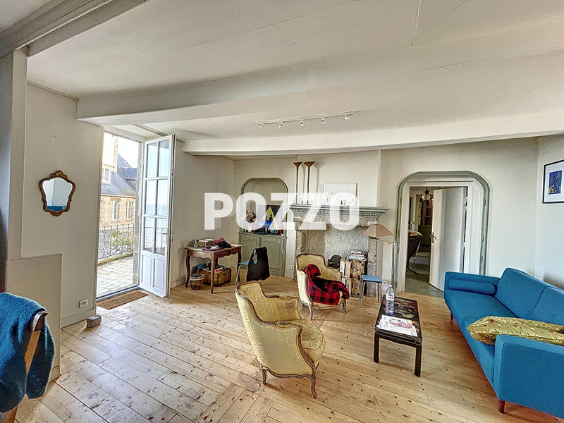 Maison - 220 m² - 8 pièces