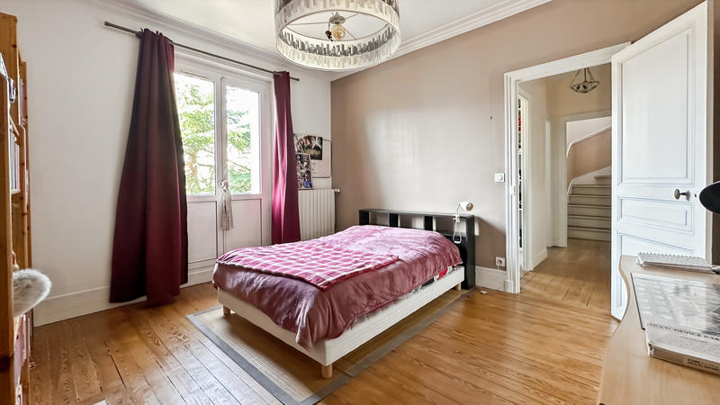 Maison - 212 m² - 10 pièces