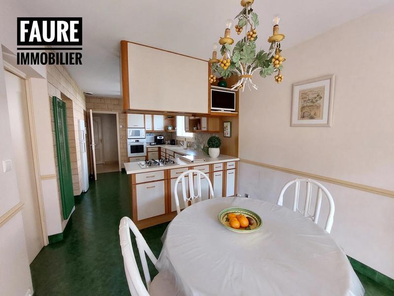 Villa - 270 m² - 10 pièces