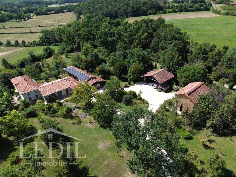 Maison de maîtres - 350 m² - 6 pièces