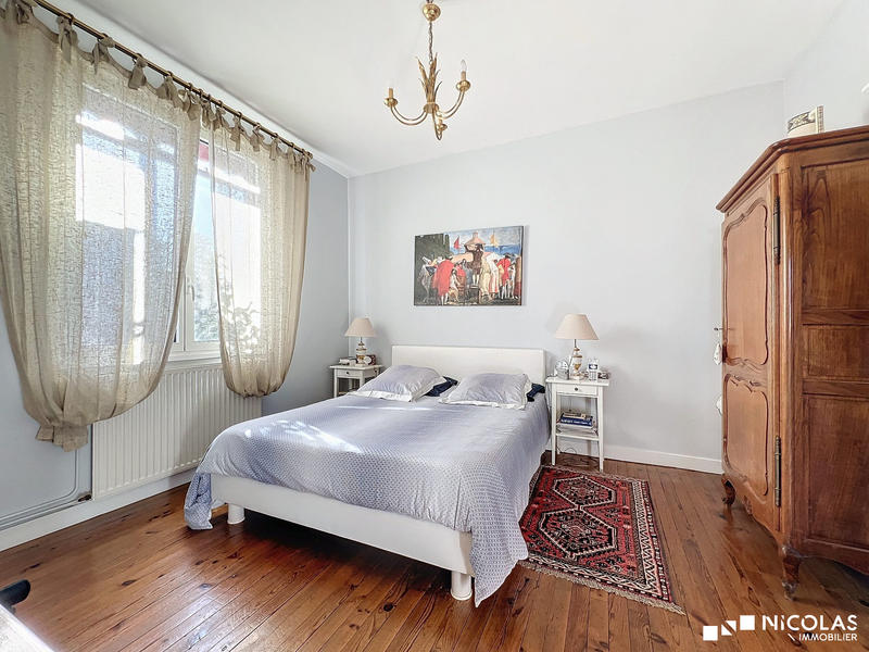 Maison - 228 m² - 8 pièces