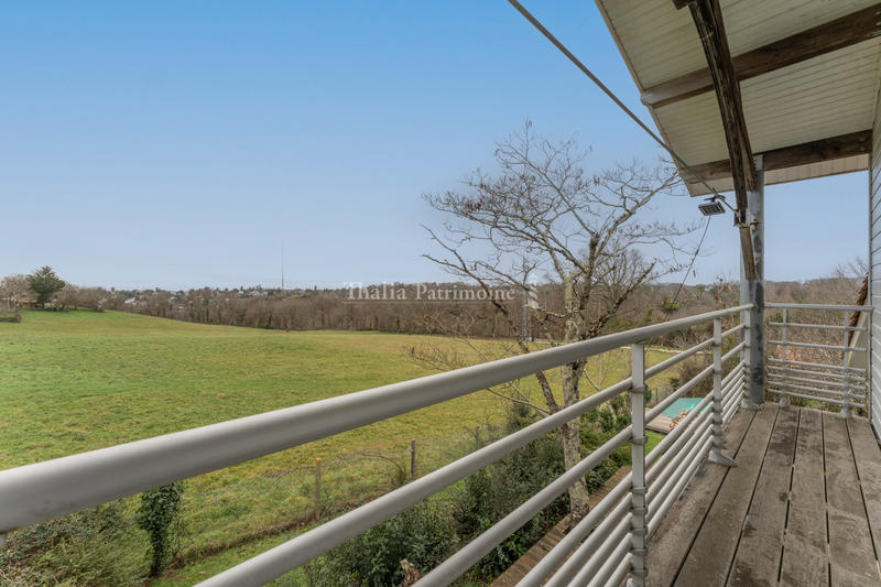 Maison - 220 m² - 8 pièces