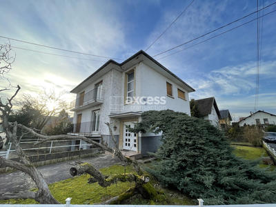 Maison traditionnelle - 180 m² - 7 pièces