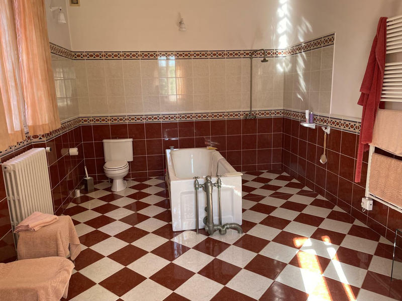 Propriété - 600 m² - 12 pièces