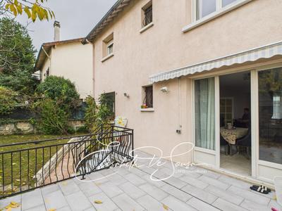 Maison - 210 m² - 8 pièces