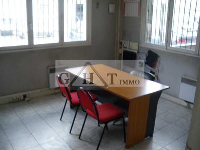 Entrepôt - 1 200 m²