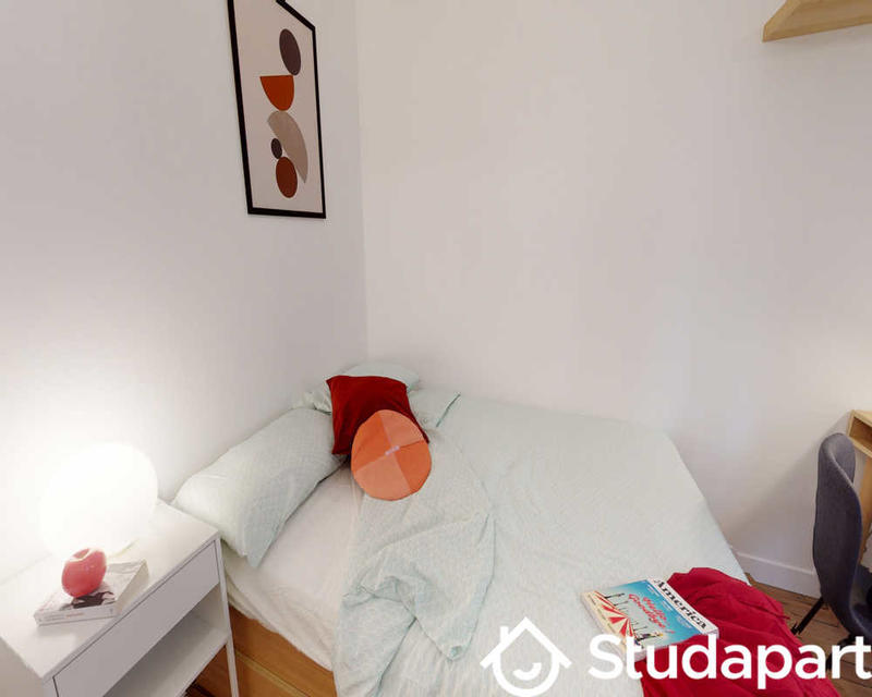 Chambre - 100 m² - 1 pièce