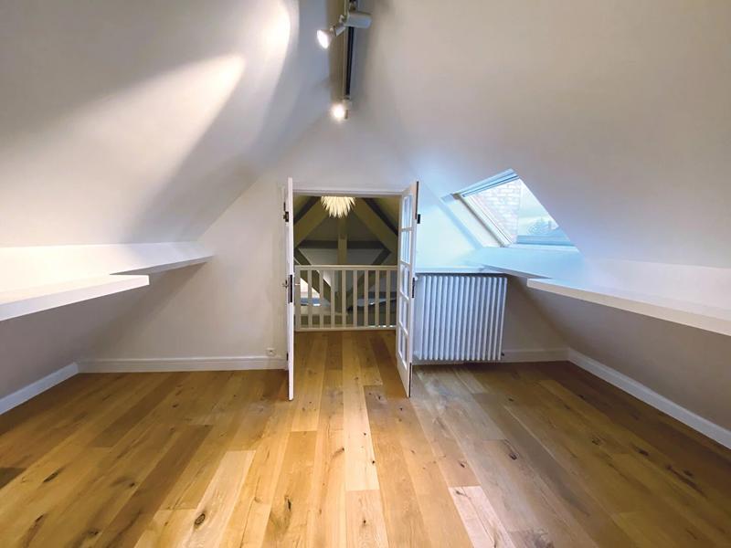 Maison - 305 m² - 6 pièces