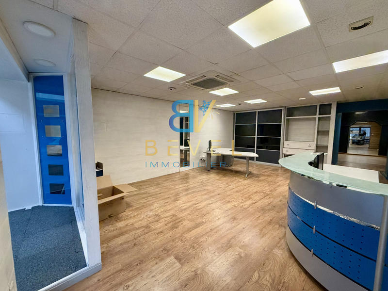 Local commercial - 111 m²