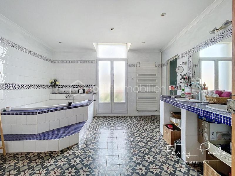 Demeure - 270 m² - 8 pièces