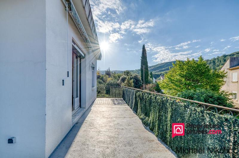 Maison - 215 m² - 10 pièces