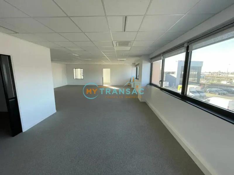 Local d'activités - 1 084 m²