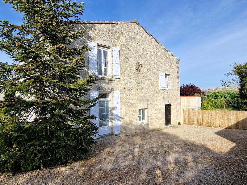Maison - 220 m² - 9 pièces