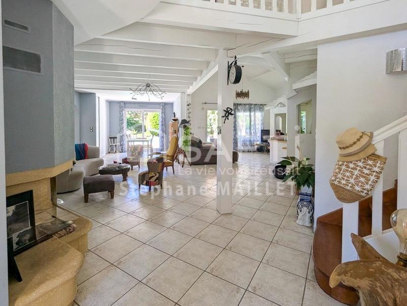 Villa - 270 m² - 9 pièces