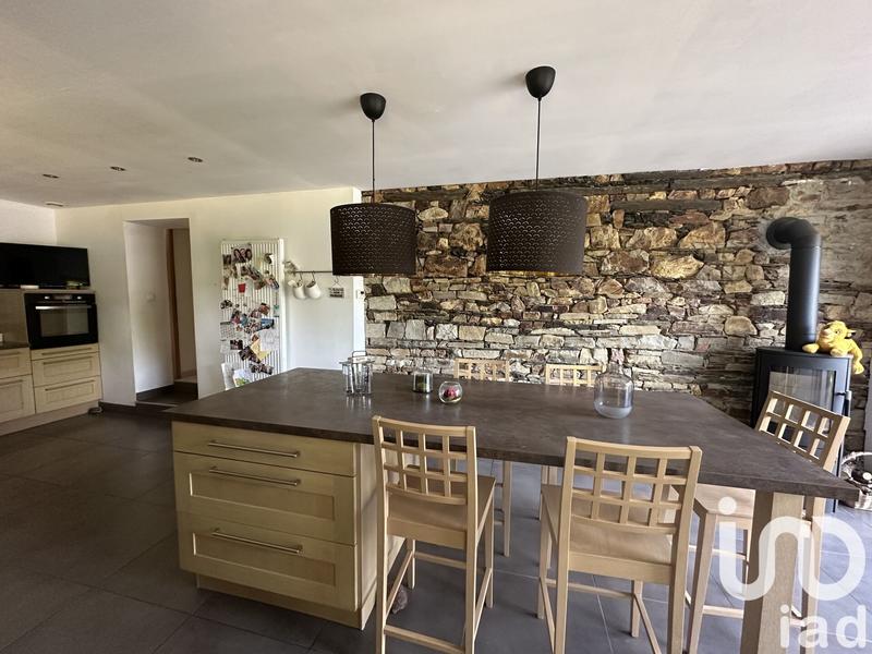 Maison - 209 m² - 8 pièces