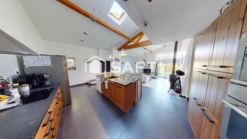 Maison - 217 m² - 9 pièces