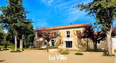 Propriété - 260 m² - 9 pièces