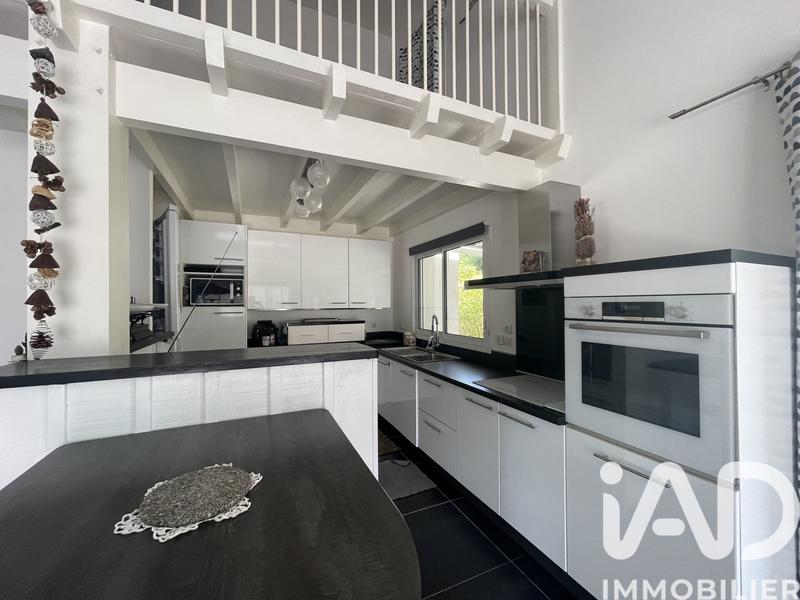 Maison - 212 m² - 7 pièces