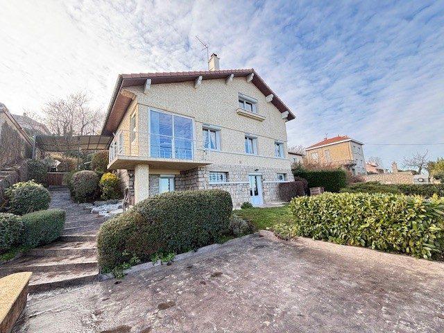 Maison - 204 m² - 9 pièces