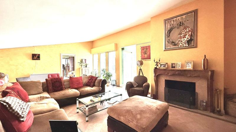 Propriété - 250 m² - 8 pièces