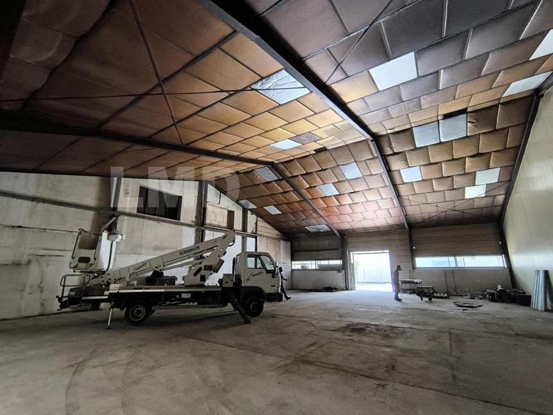 Local d'activités - 660 m² - 3 pièces