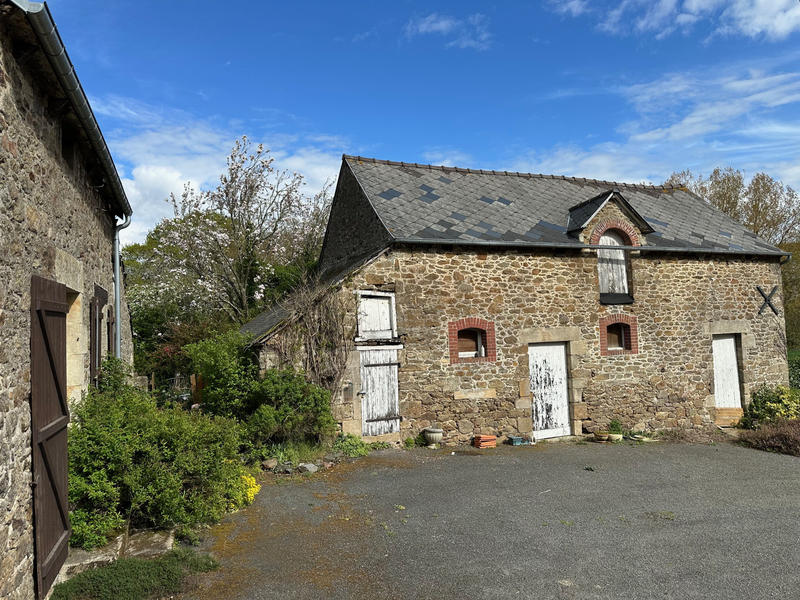 Propriété - 85 m² - 5 pièces