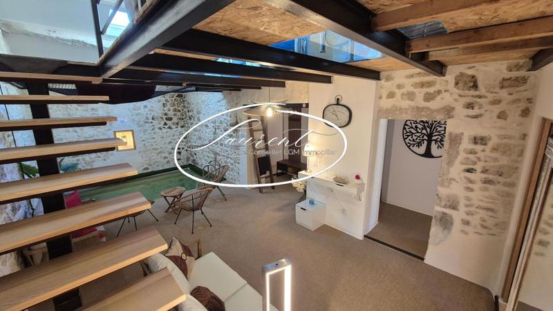 Maison - 243 m² - 8 pièces