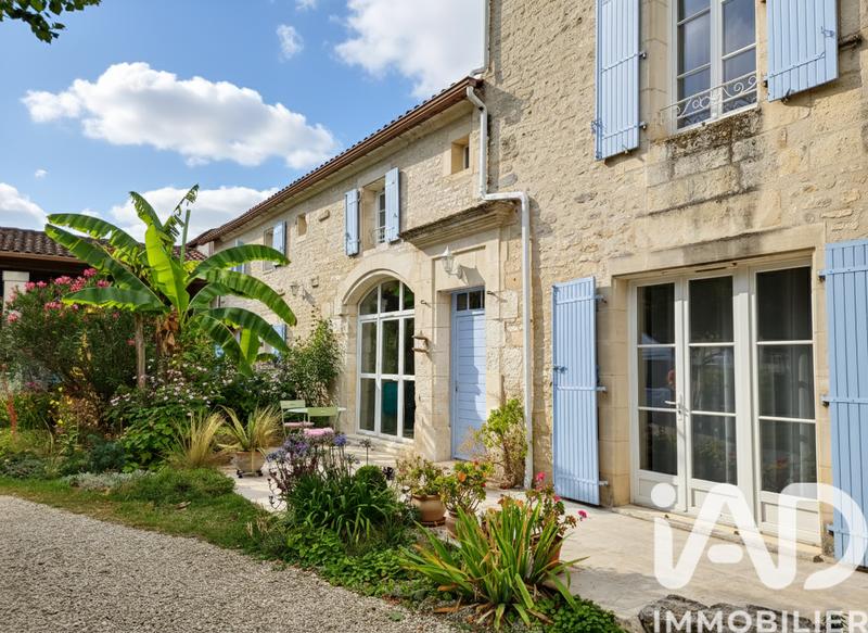 Maison de village - 279 m² - 10 pièces