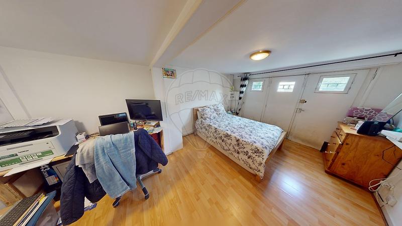 Immeuble - 150 m² - 8 pièces