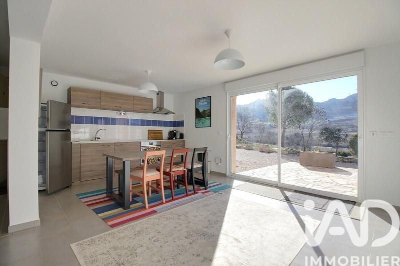 Maison - 237 m² - 8 pièces