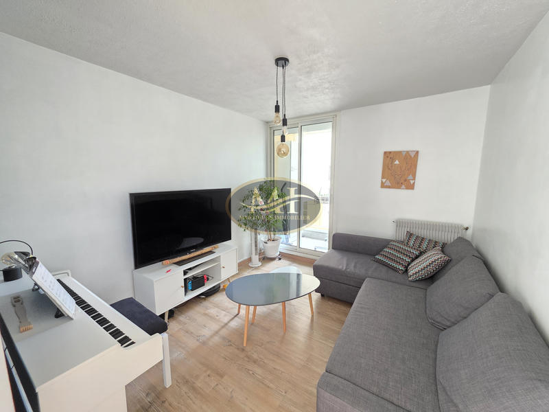 Appartement - 99 m² - 6 pièces