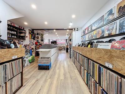 Local commercial - 121 m² - 4 pièces