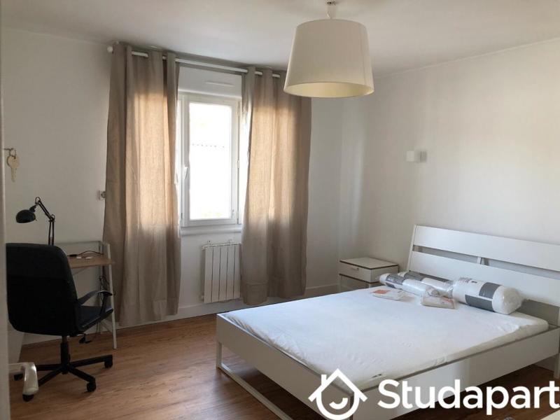 Chambre - 13 m² - 1 pièce