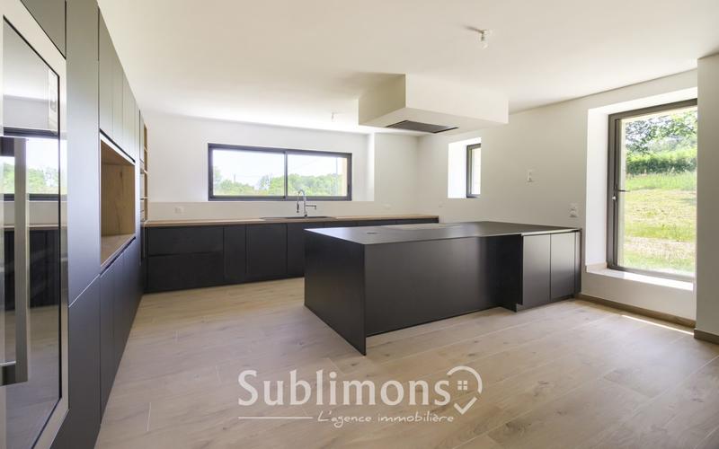 Maison - 220 m² - 6 pièces